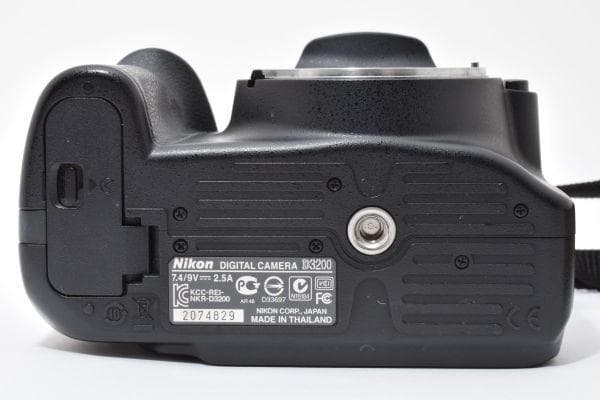 【美品】ニコン Nikon D3200 ボディ　《ショット数6200回》元箱付