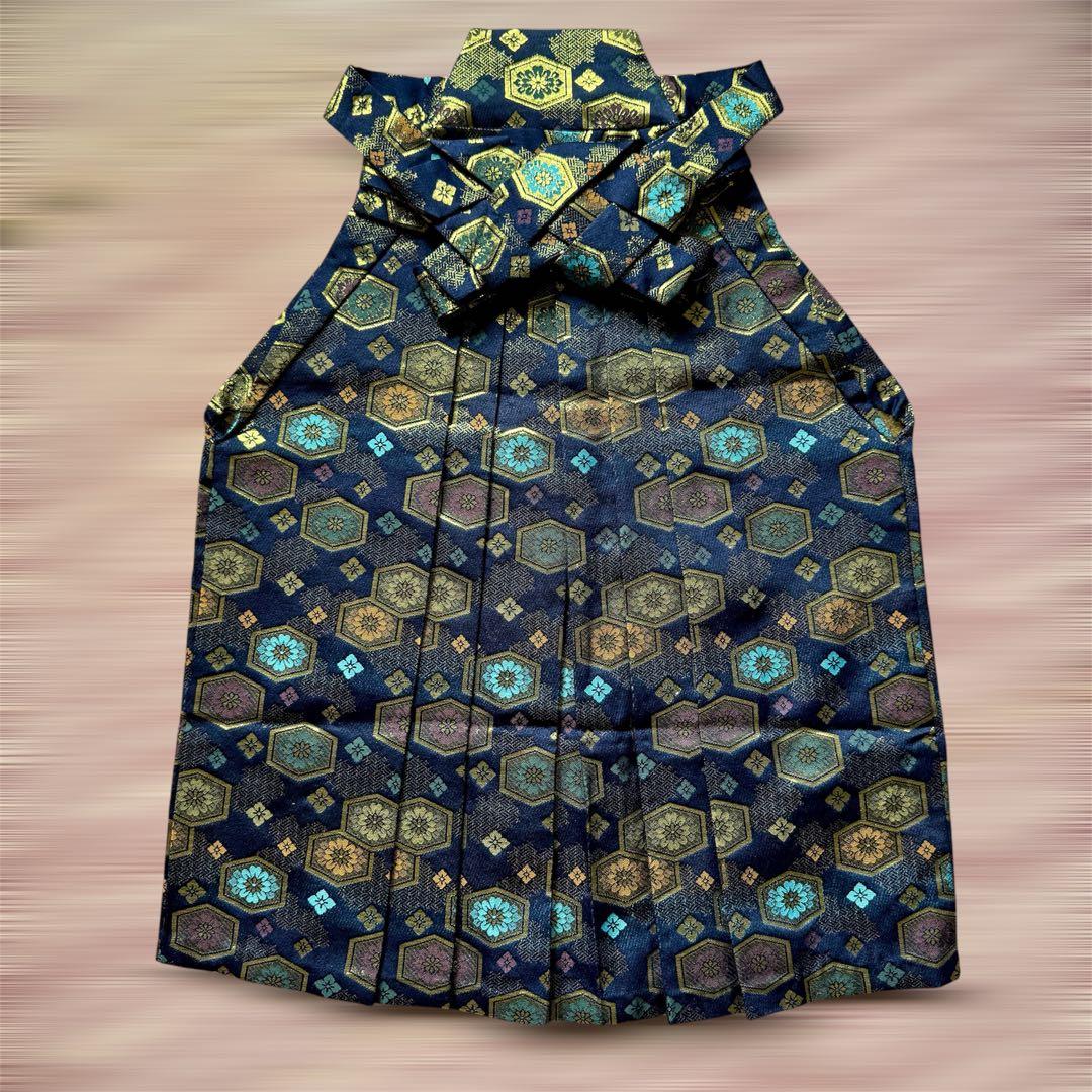 【美品 七五三 男の子】袴セット 紺 豪華六角文様 懐剣 末広 草履 足袋付 七五三 男の子袴セット 小物 角帯 懐剣 お守り 4点セット 3歳 5歳 7歳