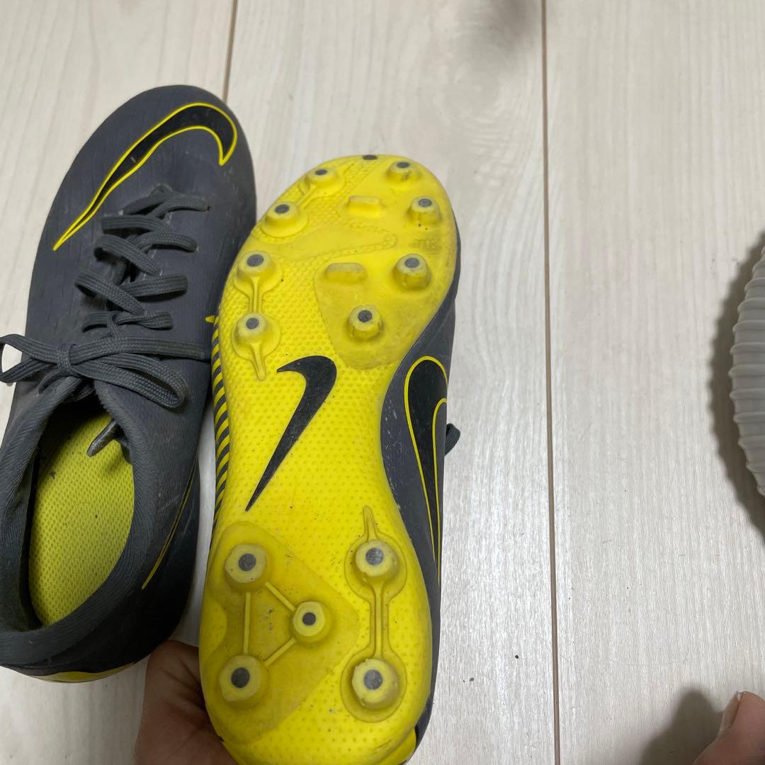 Nike サッカーシューズ スパイク グレー/イエロー - メルカリ