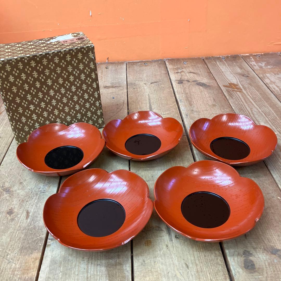 D-5【木製】漆器 茶托 5客セット 梅型 朱塗り 伝統工芸 天然木 茶器