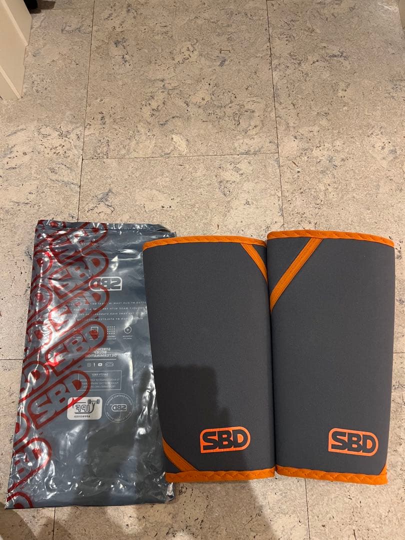 SBD ニースリーブMサイズ グレー/オレンジ - メルカリ