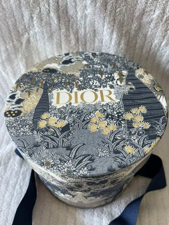 DIORディオール　キャンドル/ロウソク/キャンドル 2024ホリデー「メゾン クリスチャン ディオール」温かい木々の香りの