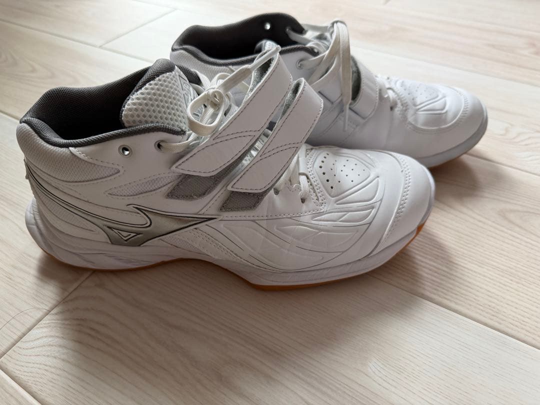 ミズノ バドミントンシューズ ウェーブファングST 26.5cm 3E
