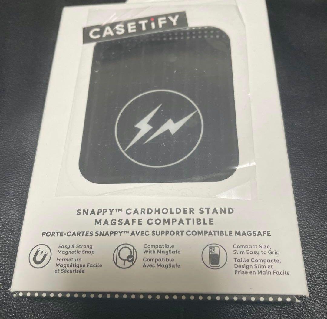 fragment xxx Snappy™ Cardholder Stand - メルカリ