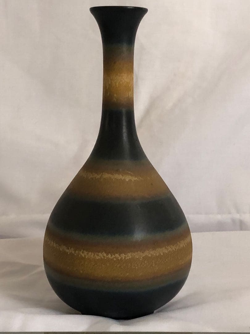 92✨希少柄✨フラスコ型陶器花瓶 黒と金のストライプ - メルカリ