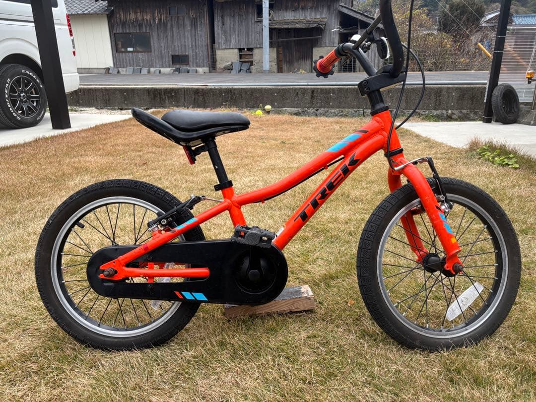 トレックTREK 16インチ キッズ自転車 オレンジ トレックの子供用自転車(キッズバイク)あります！誕生日やクリスマスに