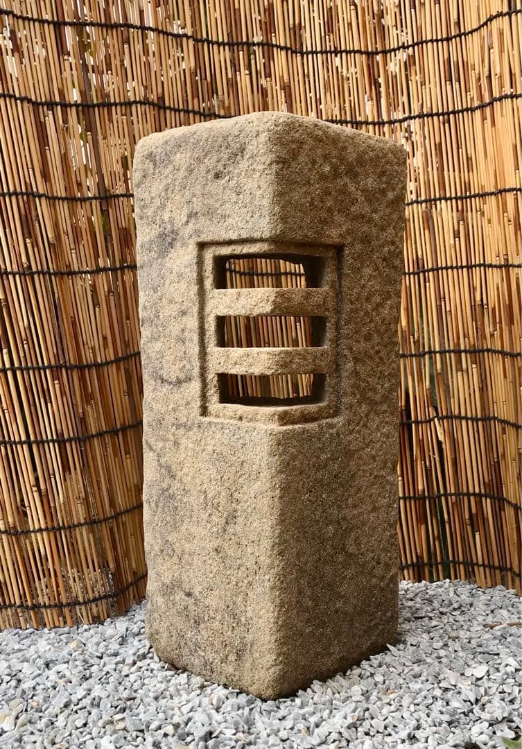 【天然自然石・露地庭灯篭・石灯篭・道しるべ灯篭】庭石オブジェ置物ガーデニング造園 楽天市場】【灯篭】灯籠 トウロウ 白御影石 妙喜庵 中国産 自然石 全高