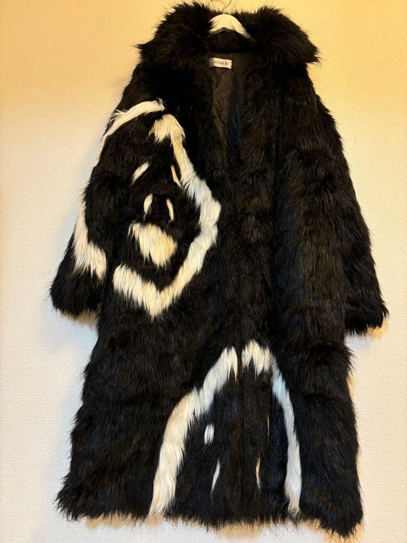 G-DRAGON ピタカゲ スマイルロングファーコート - メルカリ