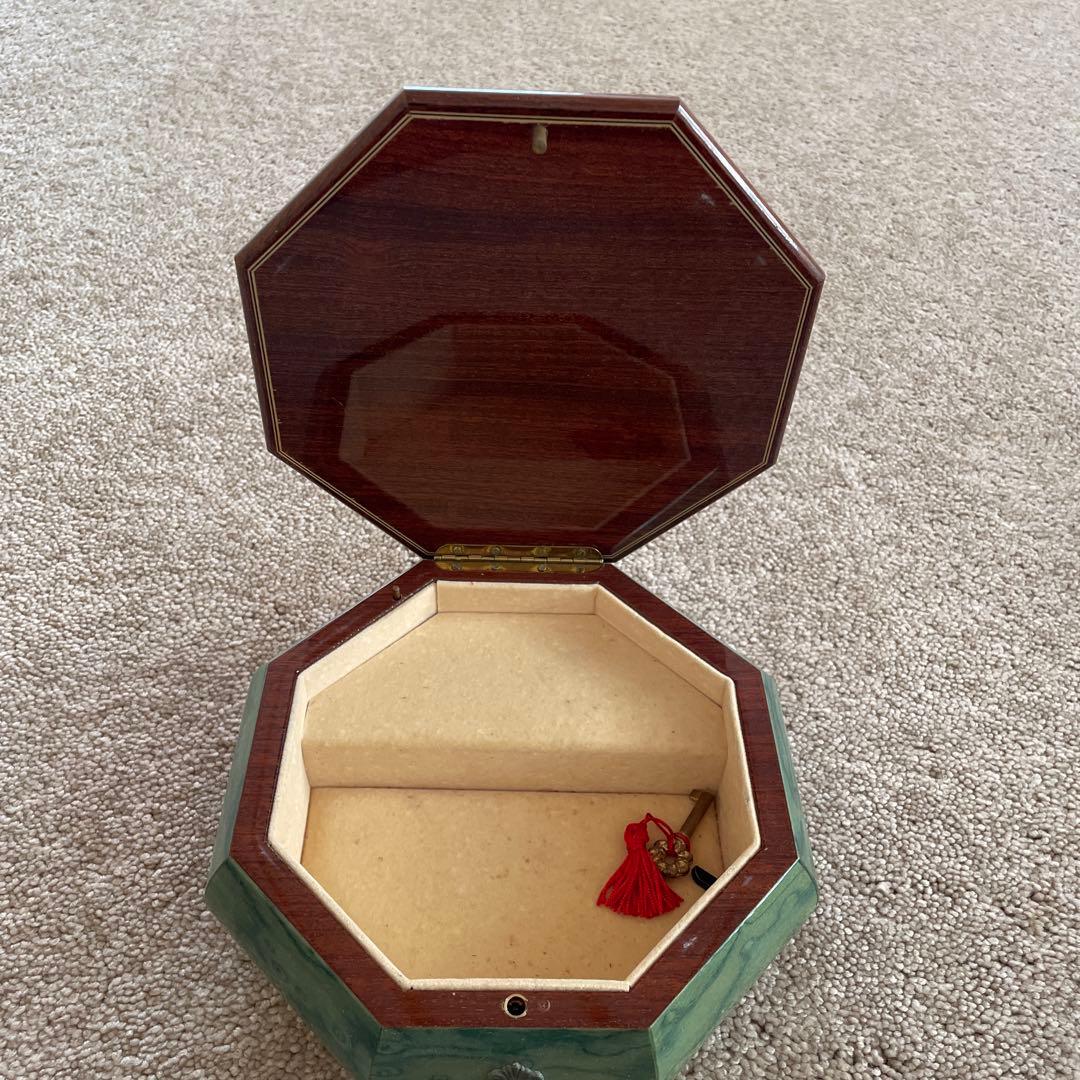 イタリア製木製象嵌(ぞうがん)オルゴール付きジュエリーボックス 八