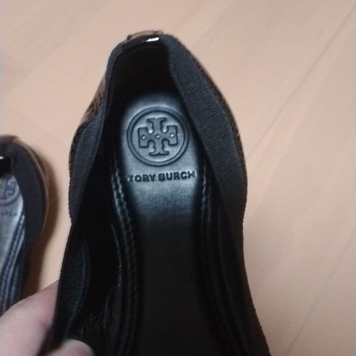 1回着用 トリーバーチ サイズ6 黒色 エナメル バレエシューズ フラット