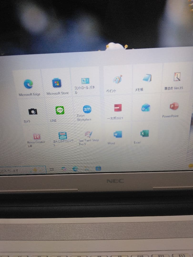 真っ白、MicrosoftOffice2021,一太郎他便利なアプリ入ってます