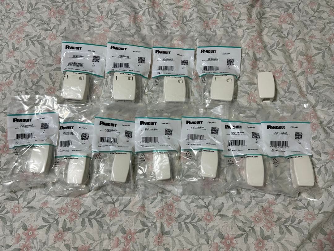 PANDUIT 1口(Cat-6A).2口(Cat-6)セット おまけ付き JOQ2H6A00 CAT6Aローゼットボックスキット シャッター付き PANDUIT