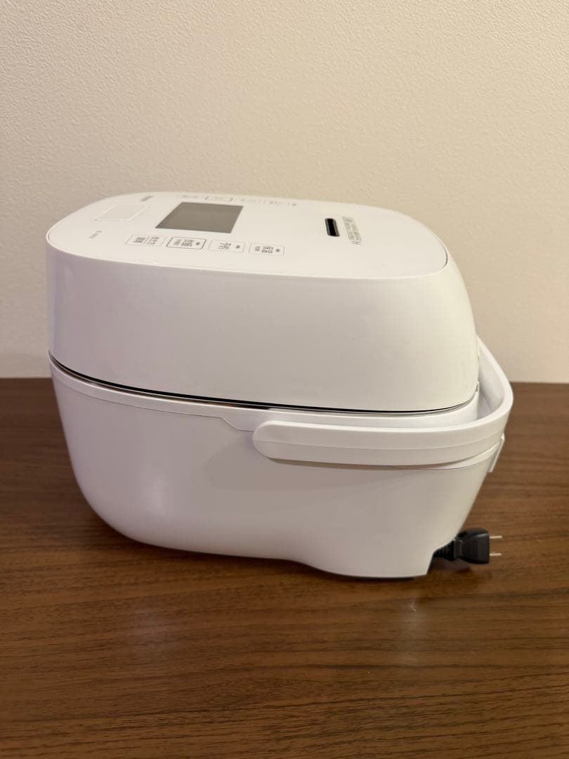 ジャンク】TOSHIBA IH炊飯器 RC-10VSV ホワイト - メルカリ