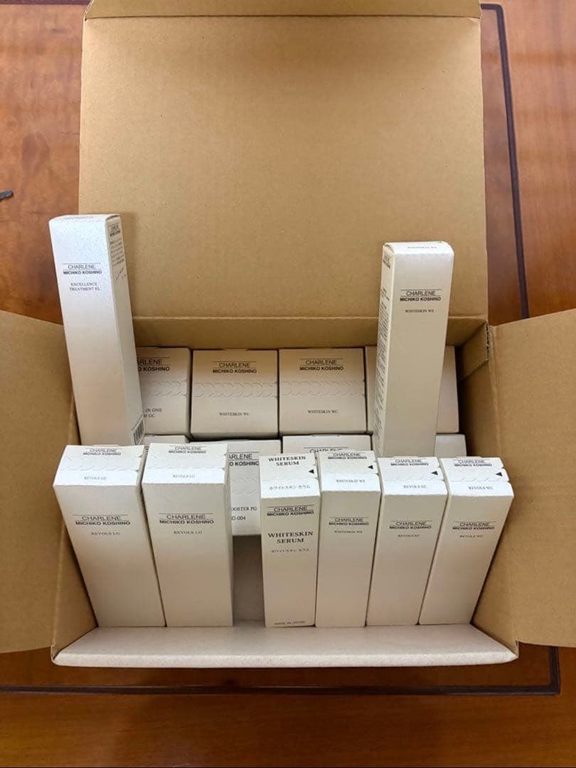 CHARLENE/MICHIKO KOSHINO 16点