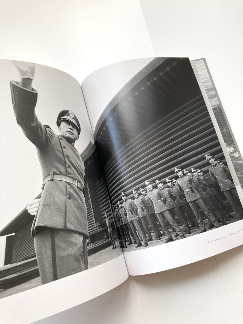 篠山紀信 写真集「三島由紀夫 男の死 THE DEATH OF THE MAN」 - メルカリ