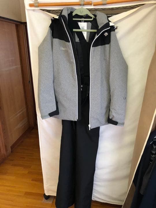 デサント スキーウェア  上下セット 美品 MOVESPORT DESCENTE デサント スキーウェア 上下セット INSULATED SUIT