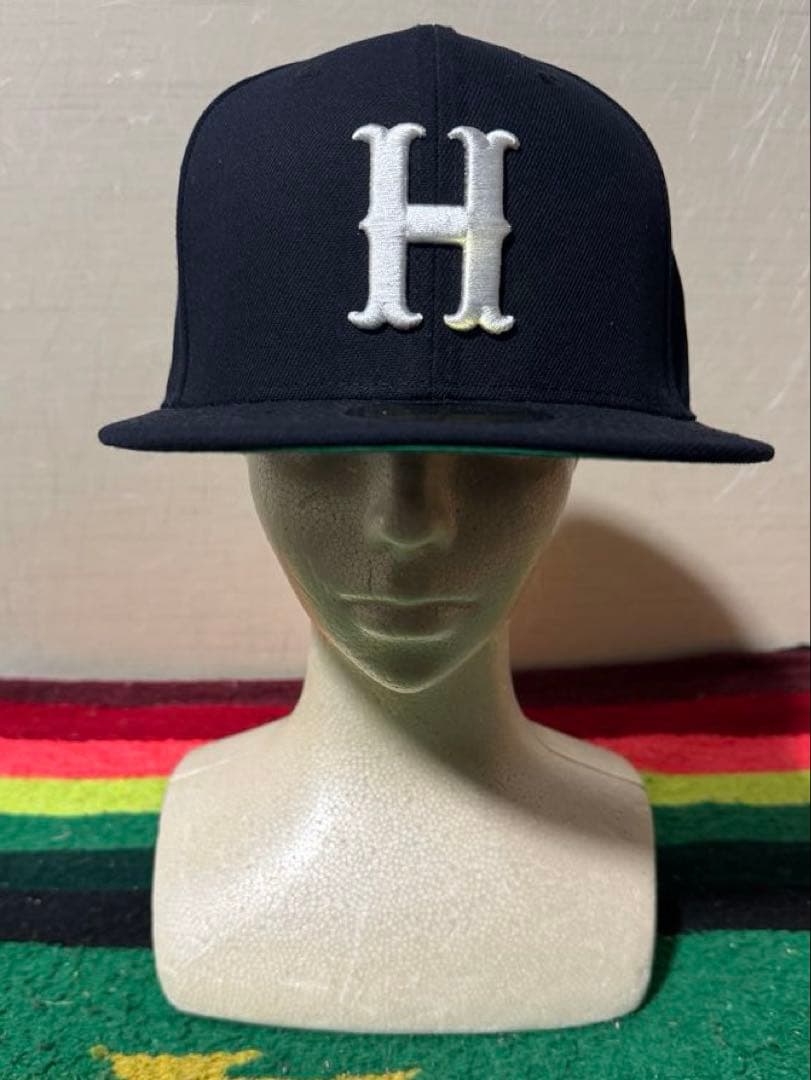 極美品 レアモデル ニューエラ 広島カープ Hロゴ 刺繍 キャップ 58.7cm