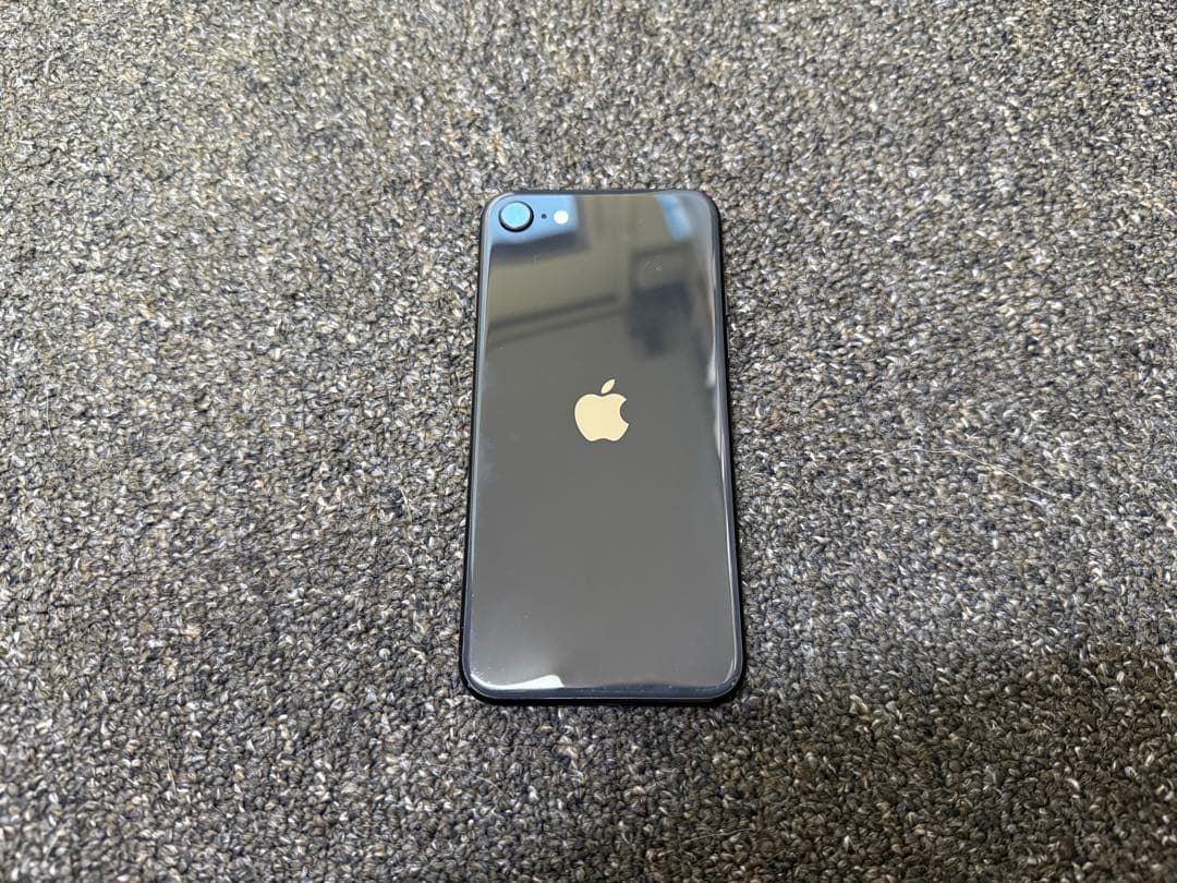 Apple iPhone SE2 スペースグレー 本体 - メルカリ