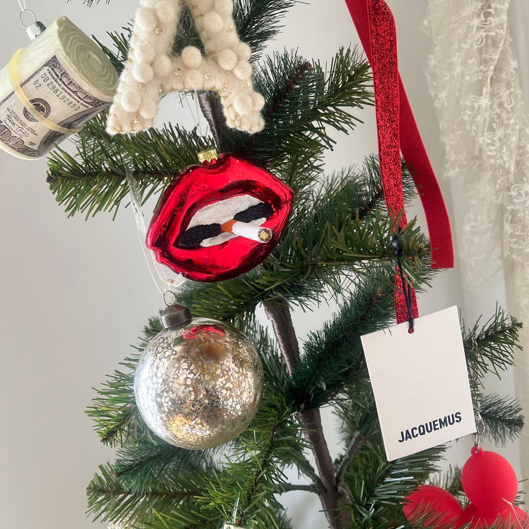 アスティエ。赤い唇のクリスマスオーナメント - メルカリ