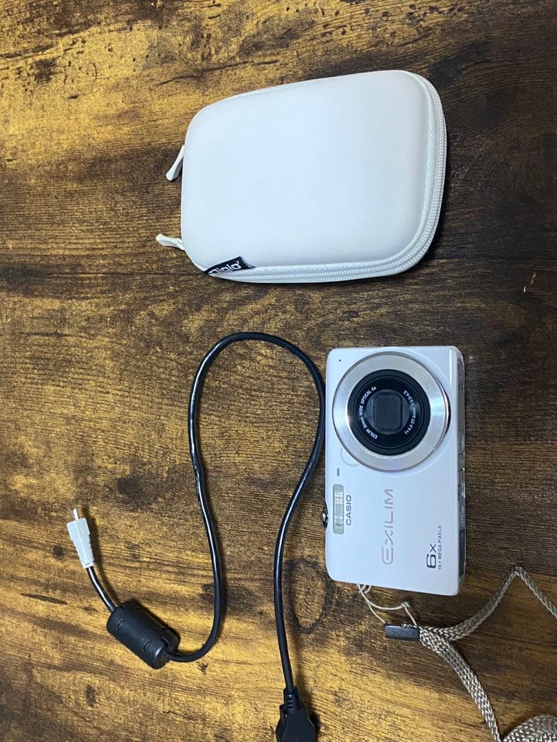 CASIO EXILIM 16.1MP コンパクトデジタルカメラ　中古美品