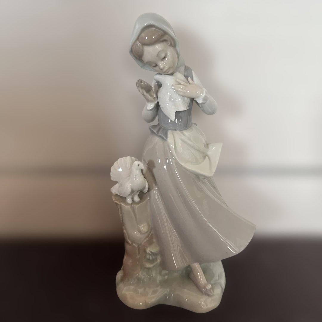 【期間限定価格】リヤドロ　鳩と少女 小鳥と話す少女 | リヤドロ公式オンライン