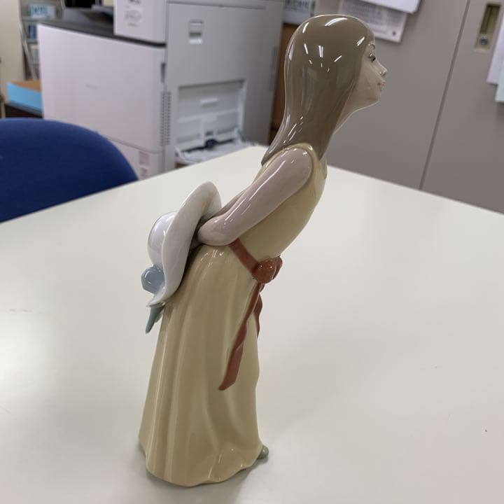 リヤドロ　5006 お気づかいなく　若草色の少女