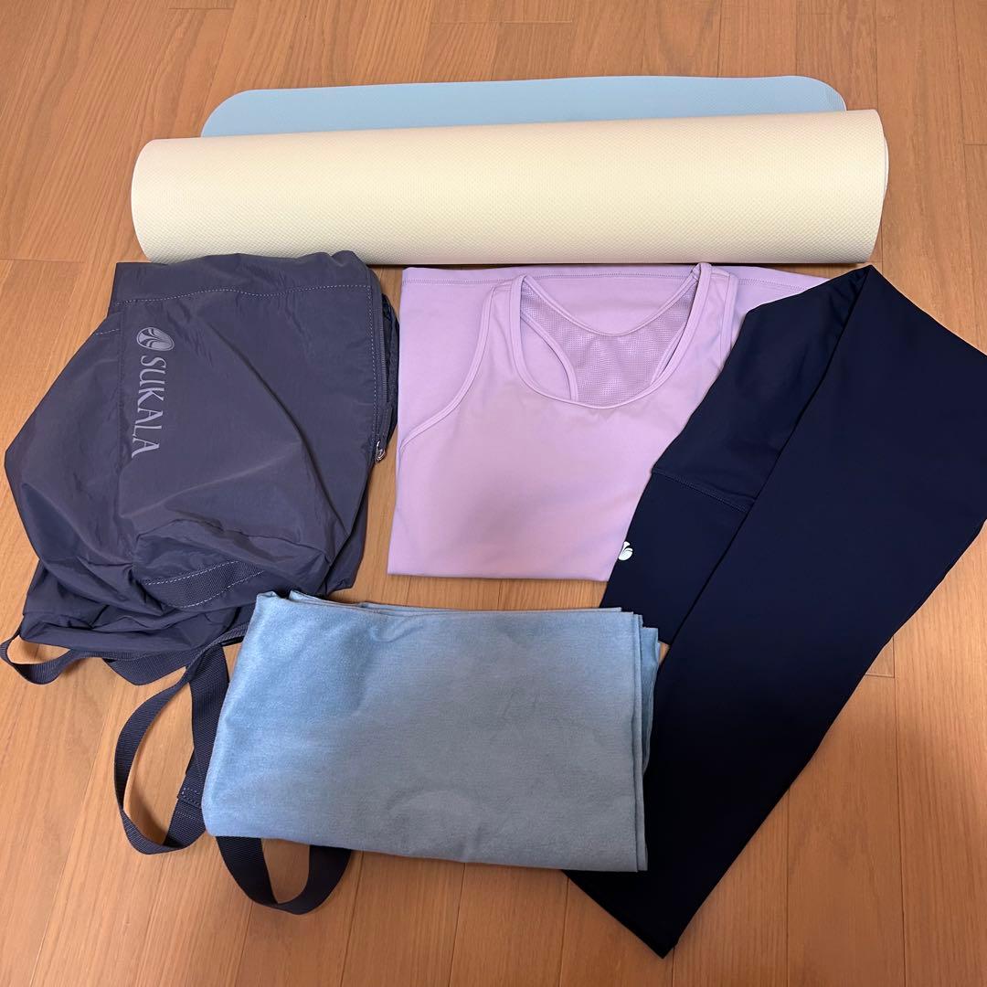 LAVAヨガセット：ヨガウェア・タンクトップ・レギンス・ヨガラグ・ヨガマット LAVAからディズニーデザインのヨガウェアが新登場！ブラトップ一体型の