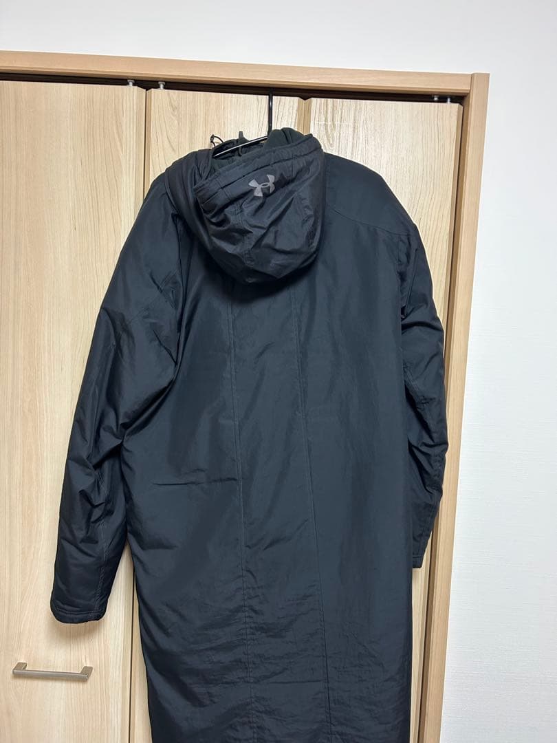 MD 黒 アンダーアーマー中綿入りウインドブレーカーベンチコート