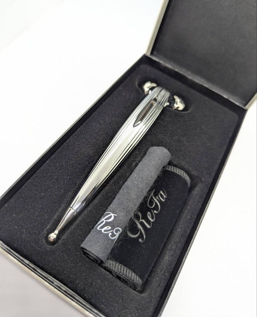 ReFa シルバー 美顔ローラー 専用ケース付き ReFa 美顔ローラー 専用ケース付き - メルカリ