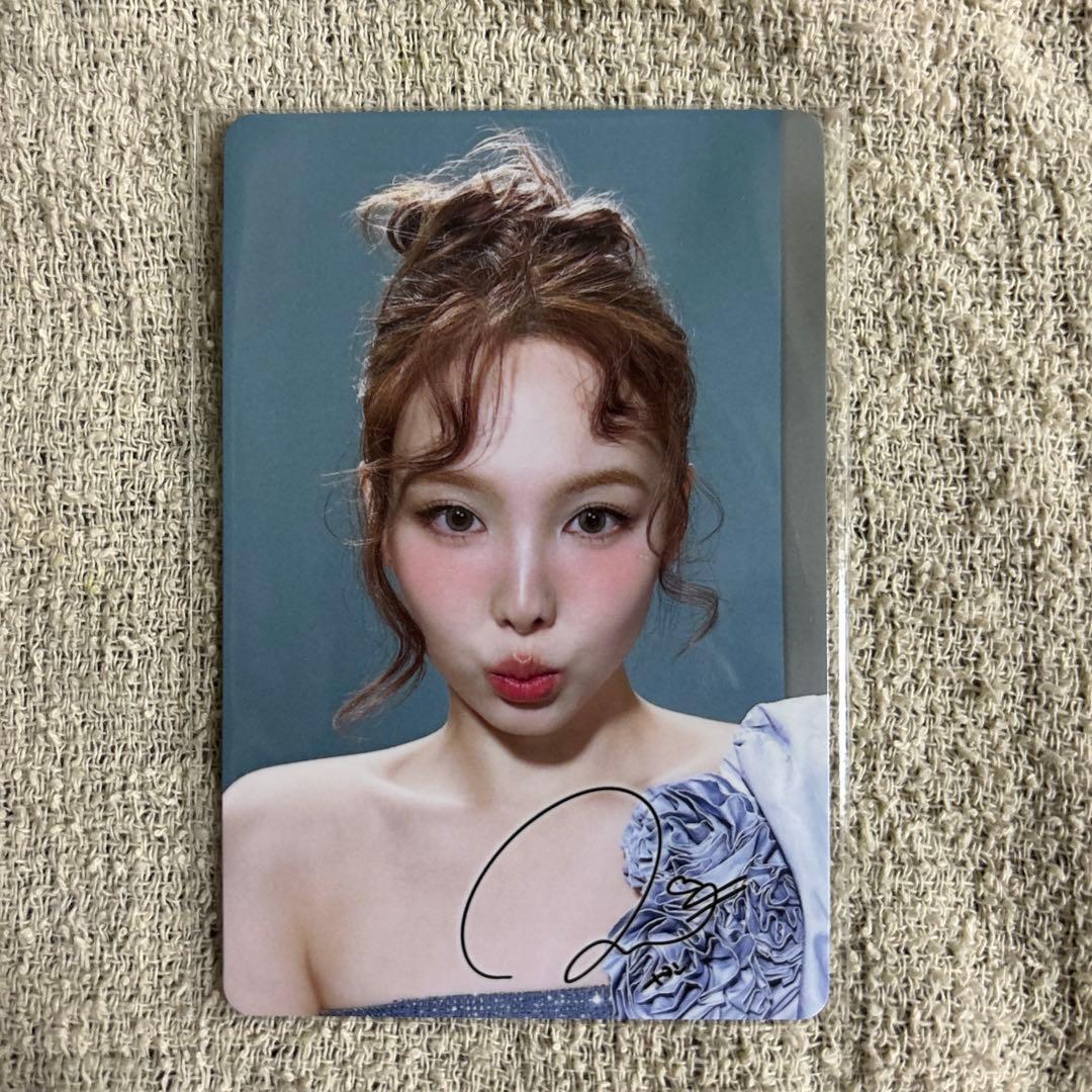 ナヨン NAYEON サイン入り 自撮り写真 eyestar - メルカリ