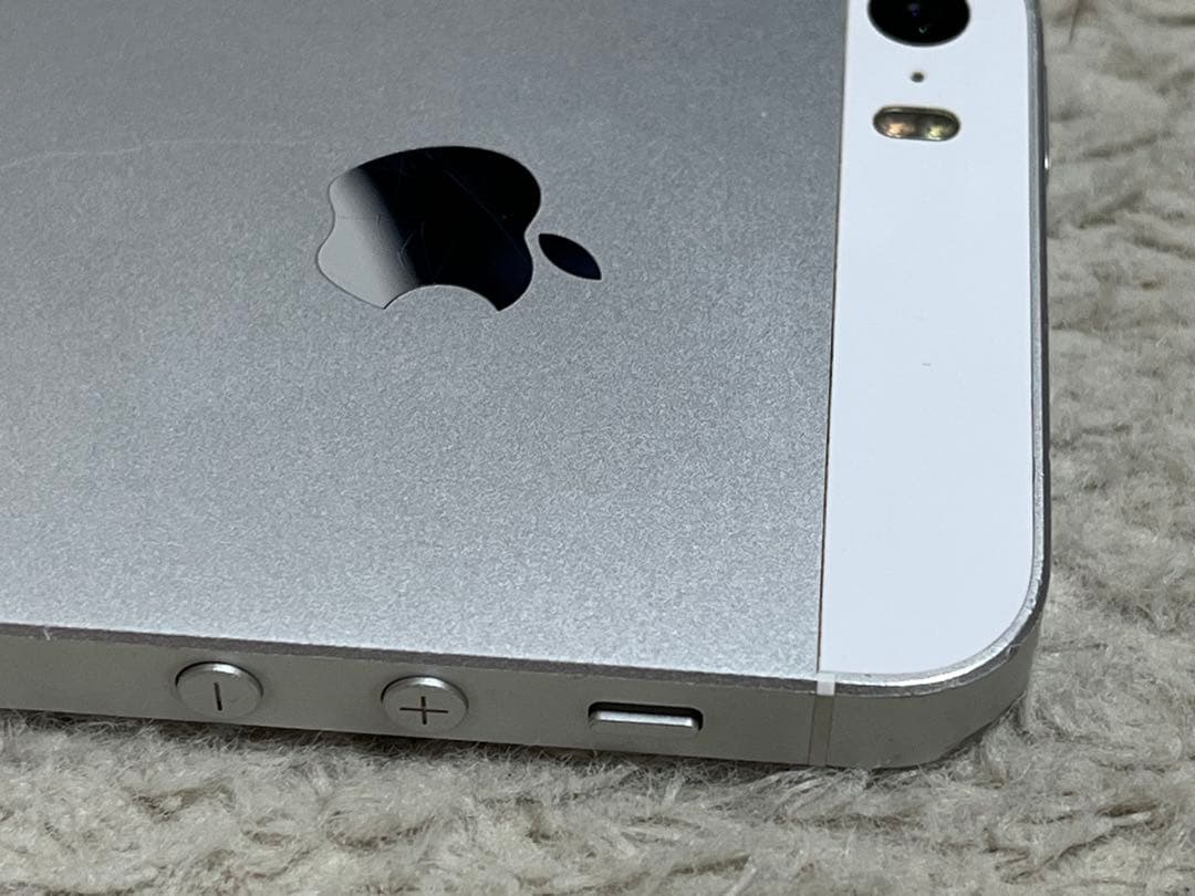 iPhone SE シルバー 最大バッテリー容量83% 125GB - メルカリ
