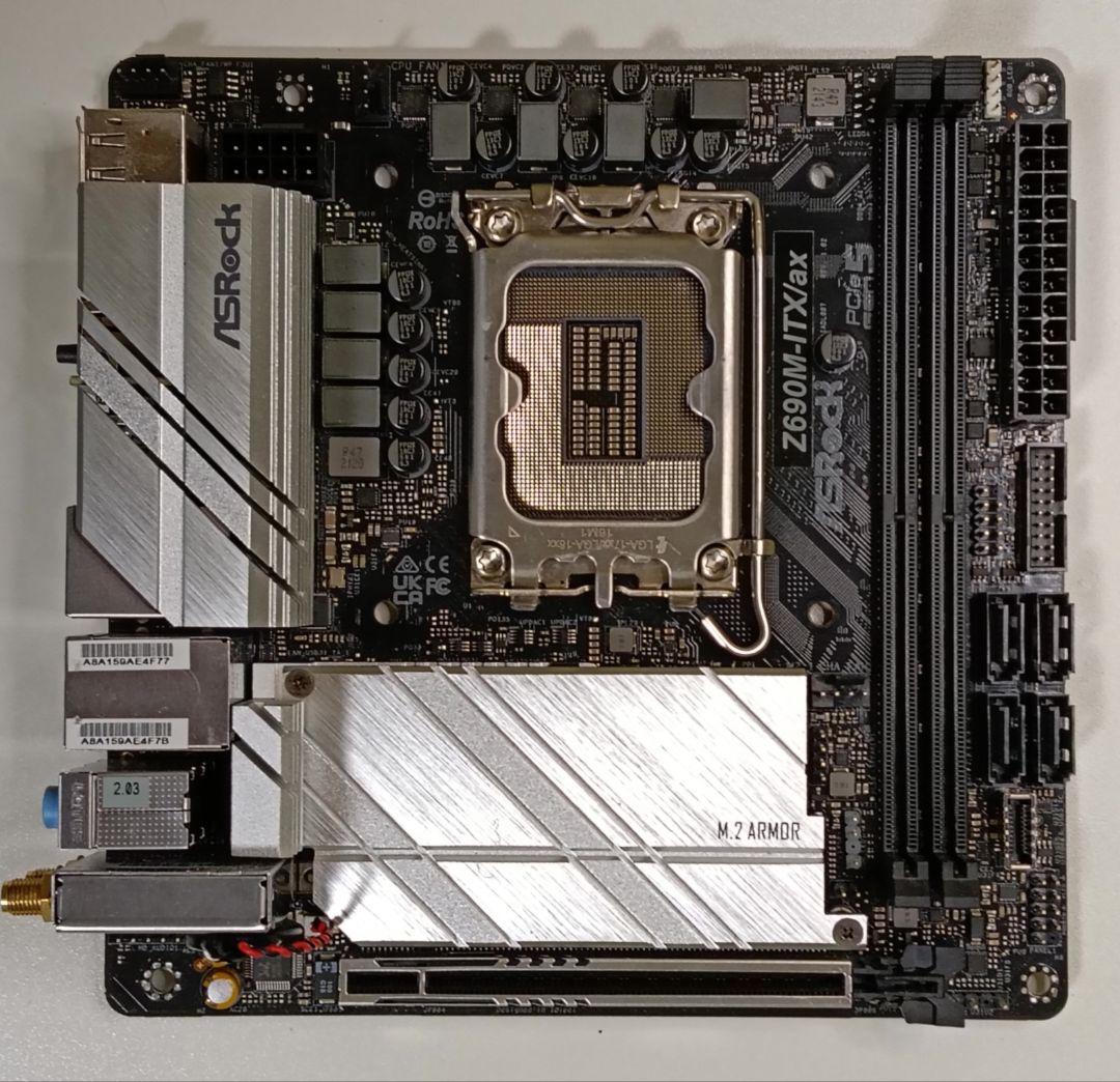 ASRock Z690M-ITX/ax LGA1700 マザーボード ASRock > Z690M-ITX/ax
