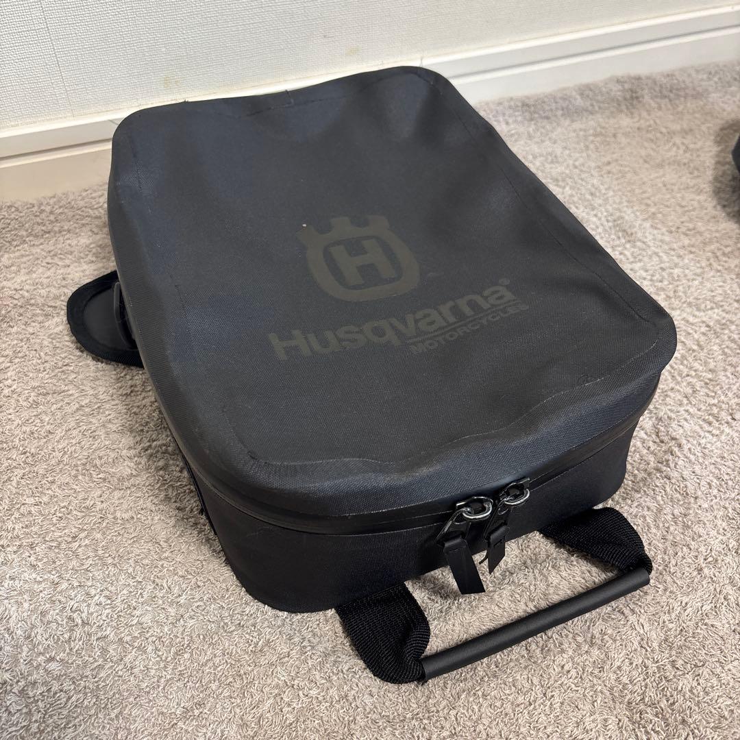 純正 Husqvarna タンクバッグ svartpilen スヴァルトピレン - メルカリ