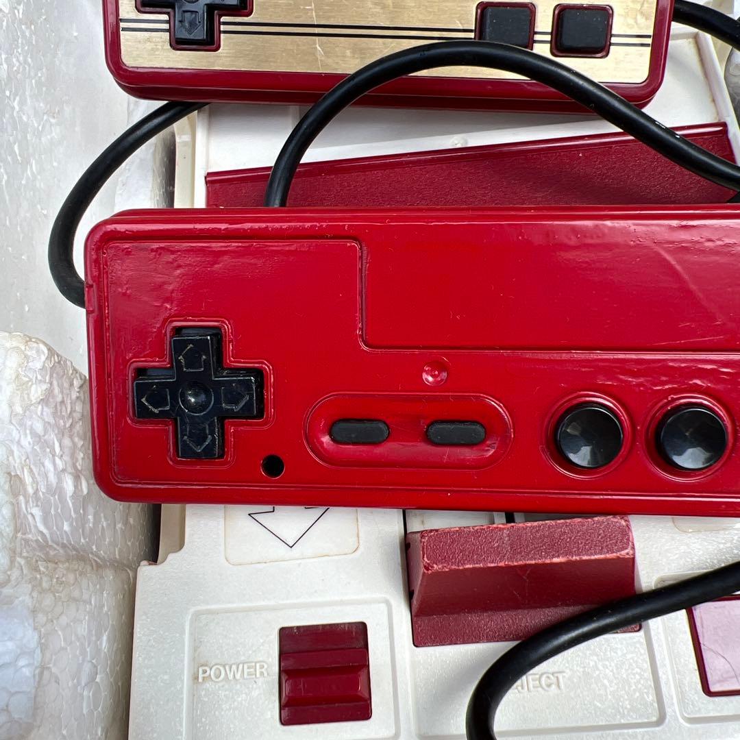 任天堂 初期型ファミコン 本体 HVC-001 四角ボタン Nintendo - メルカリ