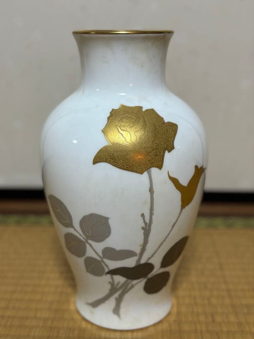 大倉陶園の金蝕バラの花瓶 花器 薔薇柄 フラワーベース - メルカリ