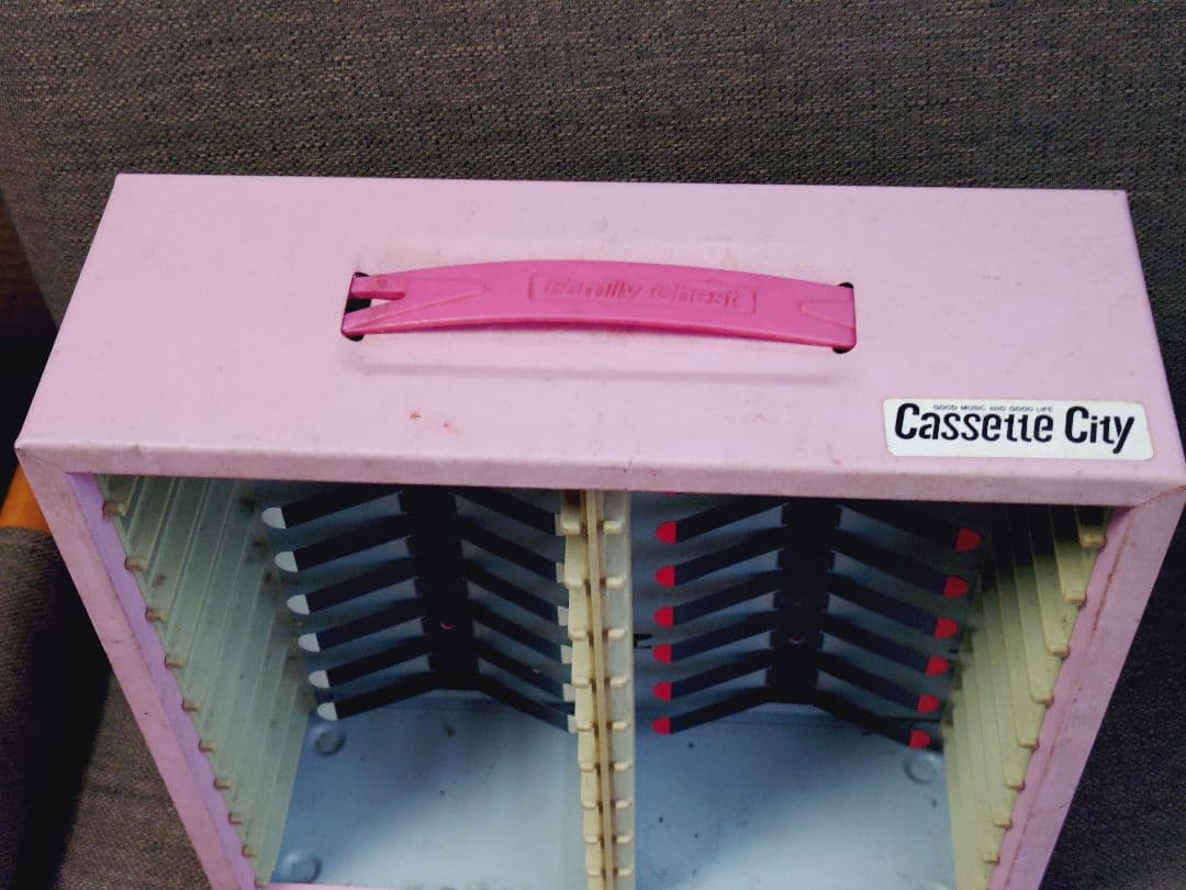 レトロ カセットテープ収納ケース ピンク Cassette City - メルカリ