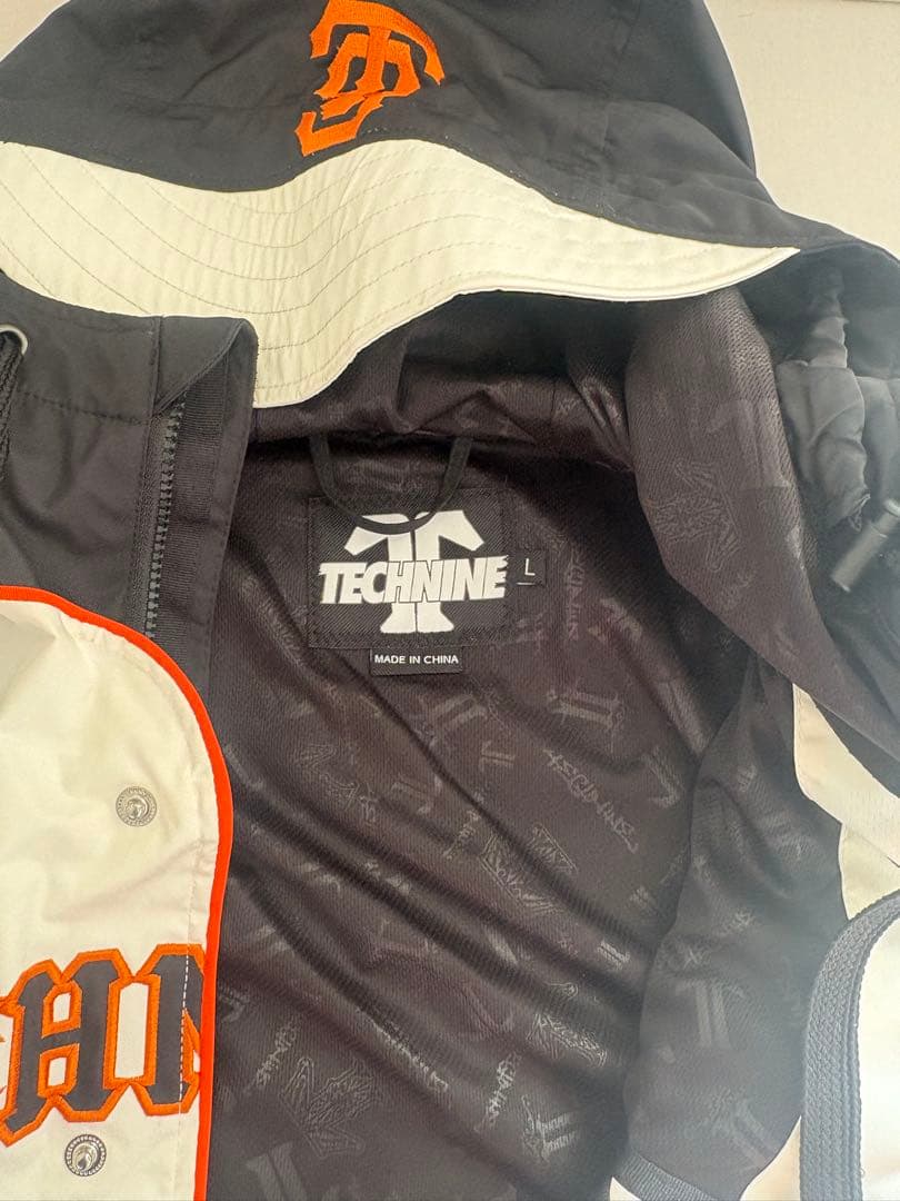 美品 テックナイン スノーボード ウェア ジャイアンツ 巨人 L - メルカリ