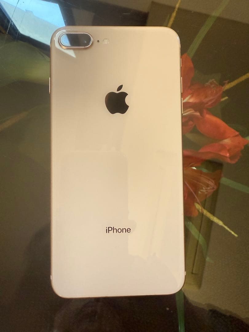 ARTEEFLOW-iPhone 8 Plus ゴールド画面にひびあり