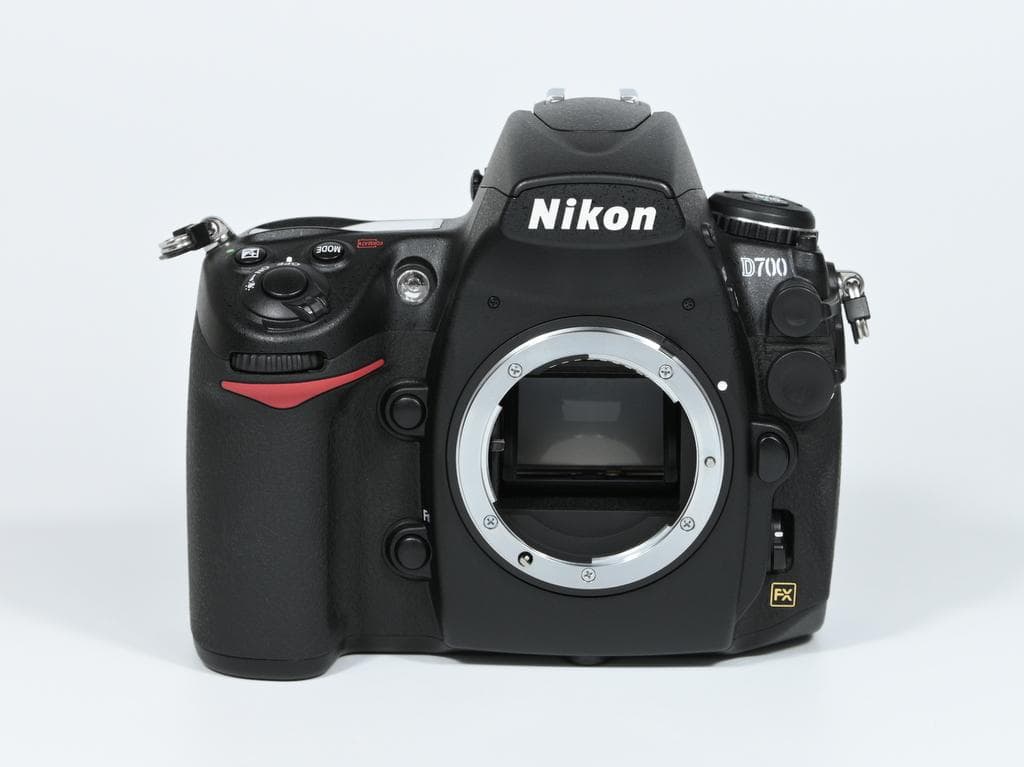 【超美品】 ニコン　Nikon D700 ボディ 《バッテリーパック付》