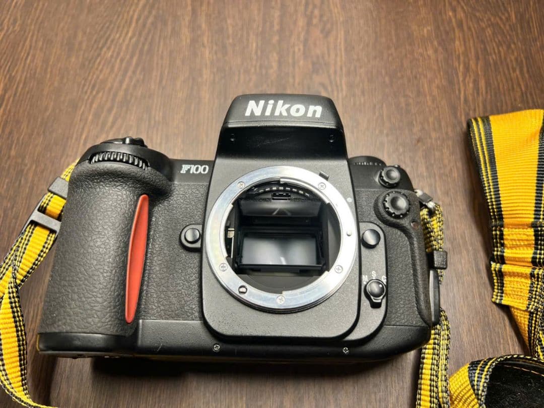 ニコン f100 + レンズ af 28-200 f3.5-5.6