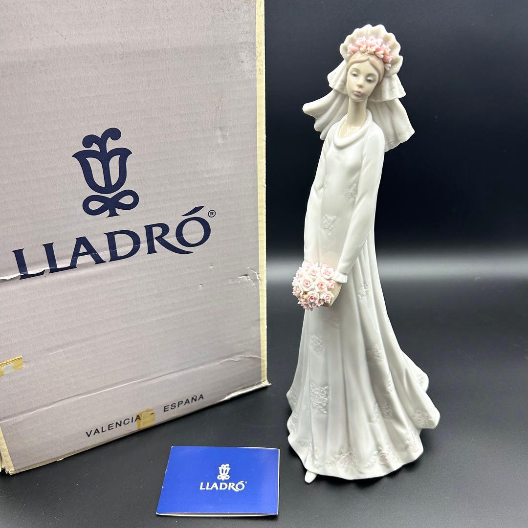 【未使用級】Lladro リヤドロ No.6329 幸への道　置物　花束　ブーケ 楽天市場】リヤドロ 花の香りにつつまれて カーネーション ブーケ 少女