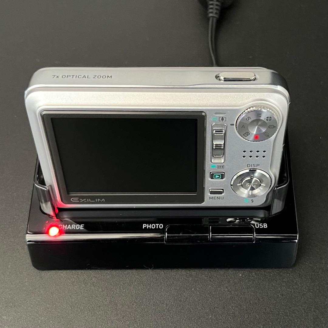 CASIO EXILIM EX-V7 シルバー カシオ デジカメ 美品 充電器付 - メルカリ