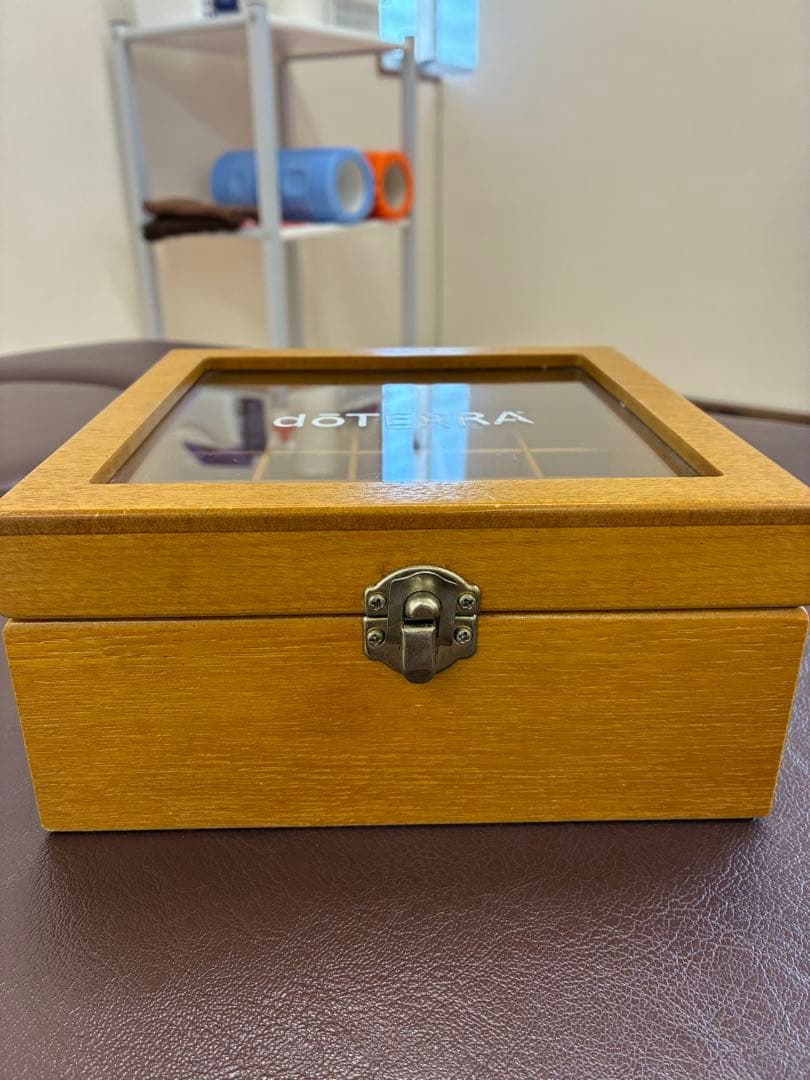 doTERRA エッセンシャルオイル収納ボックス 医学事典 - メルカリ