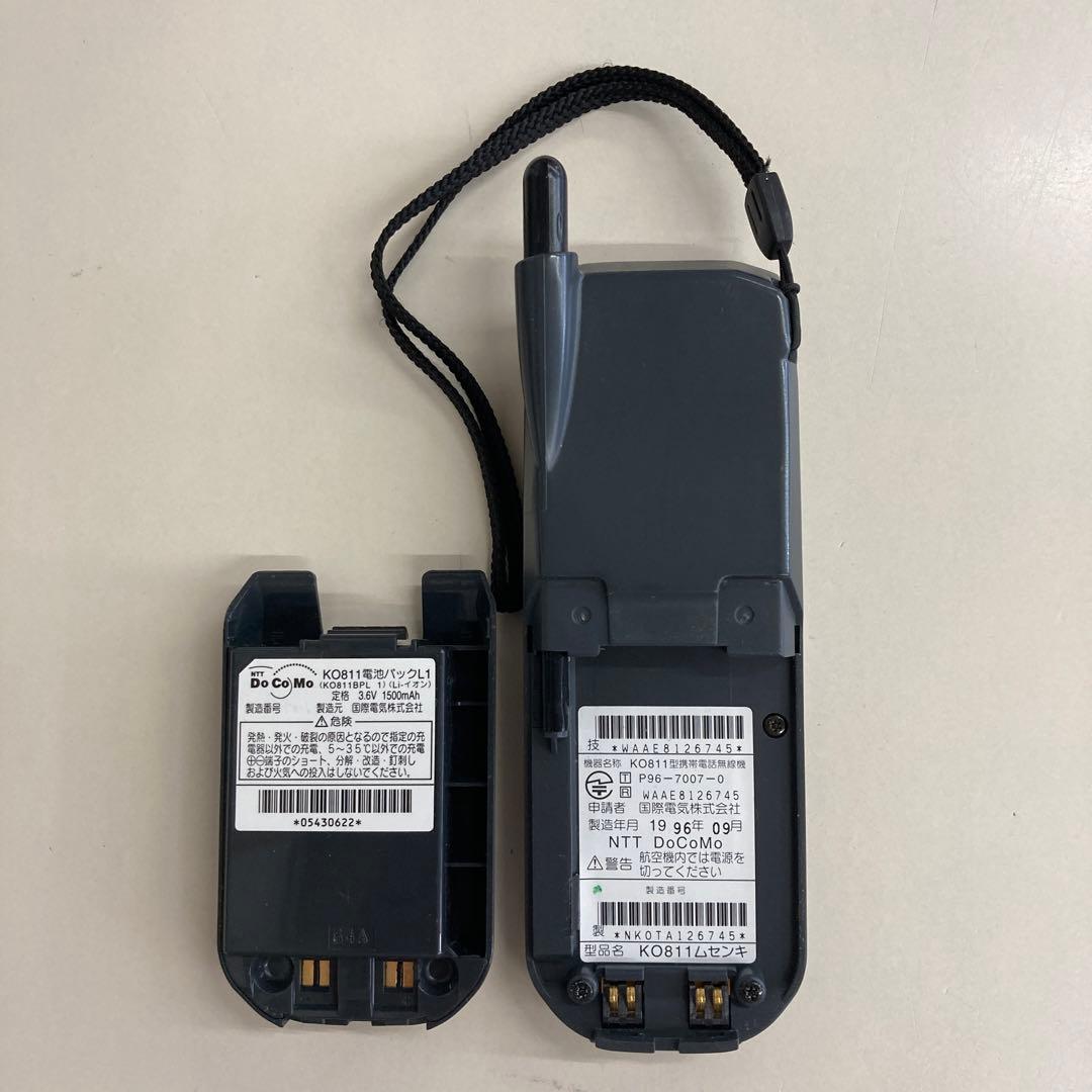 DoCoMo FOMA 携帯電話本体 グレー 昭和レトロ ストラップ付き - メルカリ