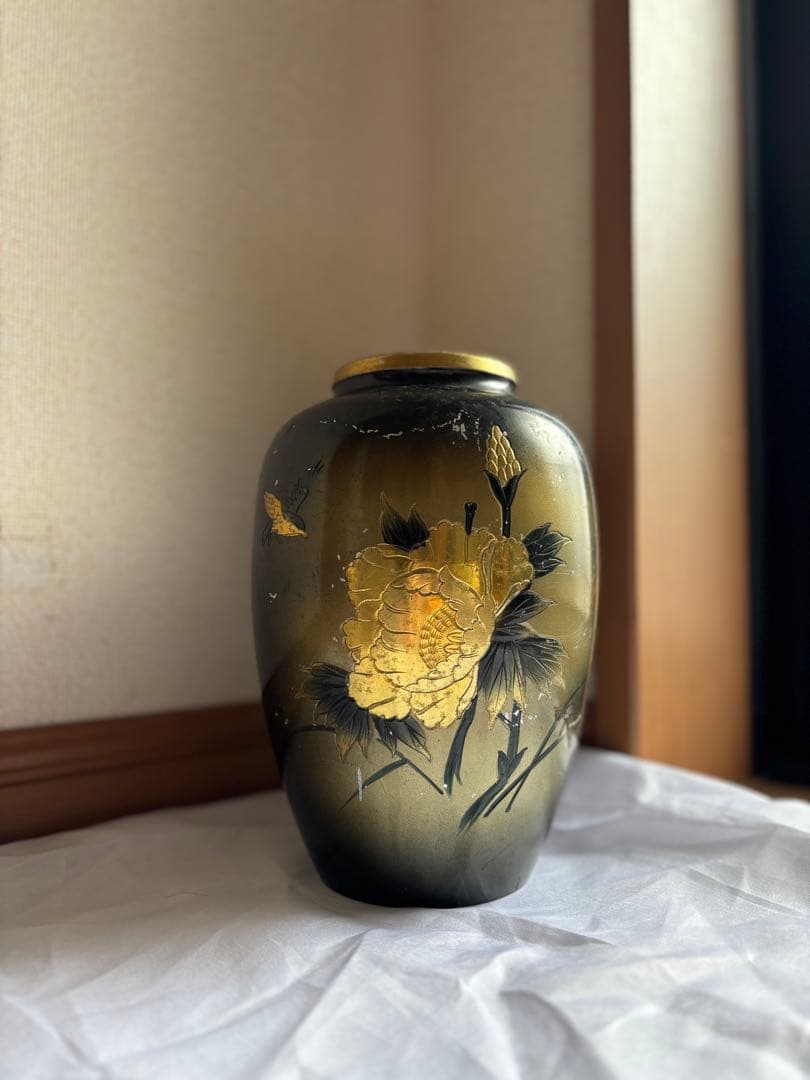 黒と金の花瓶 花器 陶器 - メルカリ