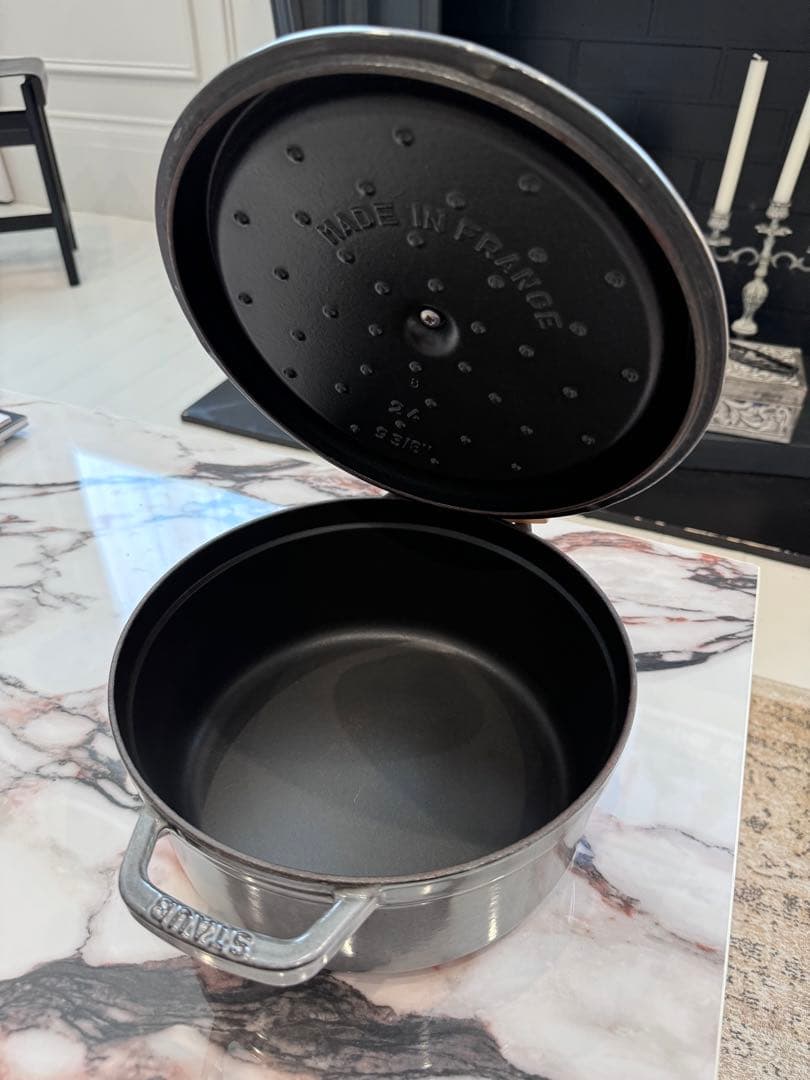 ストウブ Staub ピコ・ココット ラウンド 24cm ウッドリッドホルダー