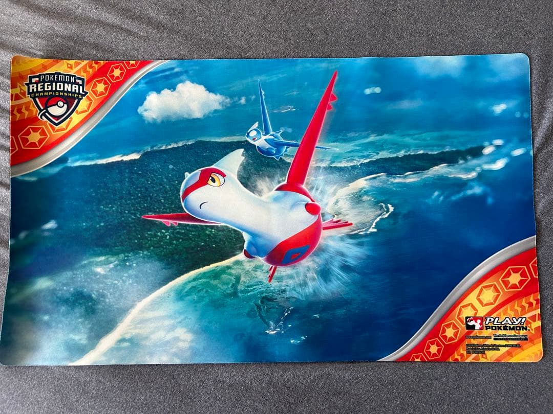 ラティアス・ラティオス 海外プレイマット【Regionalロゴ入り】 状態A-〕プレイマット『海外/ラティアス(無印/REGIONALロゴ