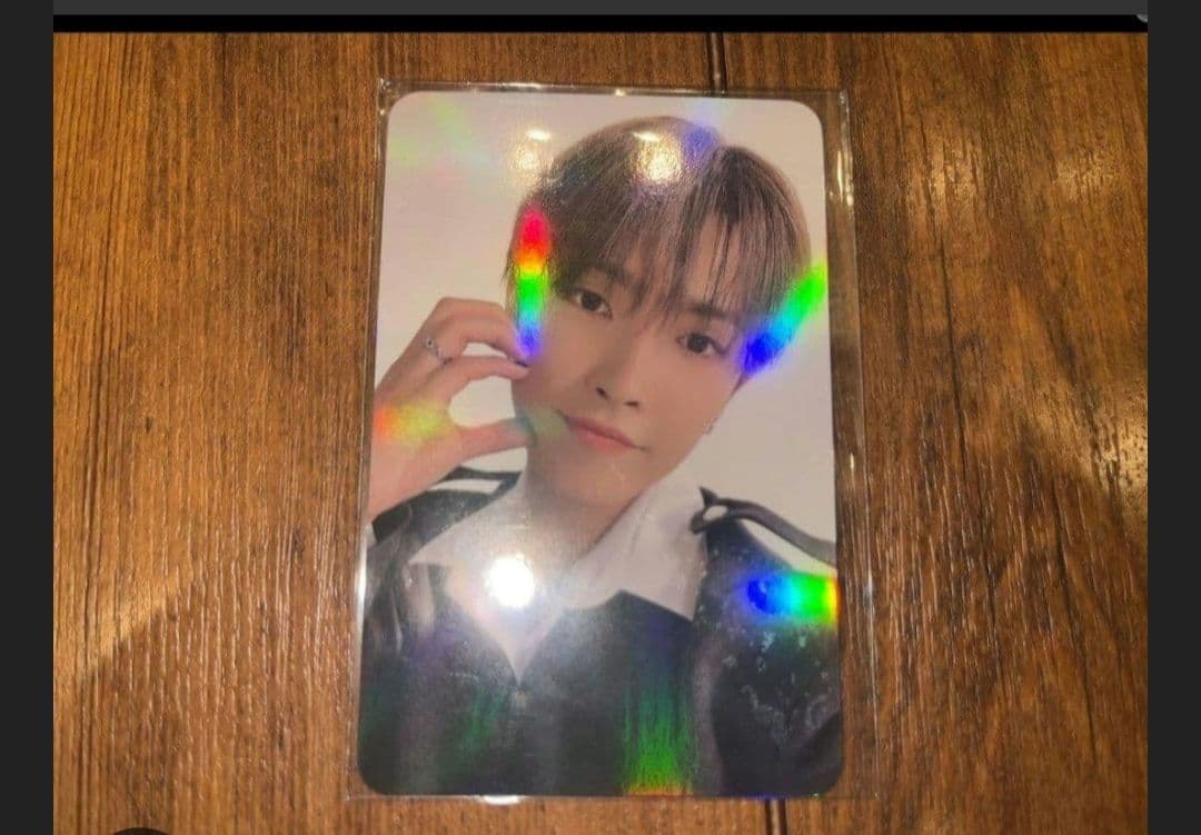 ATEEZ LIGHT THE WAY VR 特典 ホロ トレカ ホンジュン - メルカリ