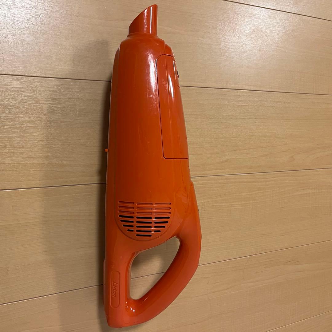 マキタ充電式クリーナー オレンジ 、充電器、ラウンドブラシ、紙パック