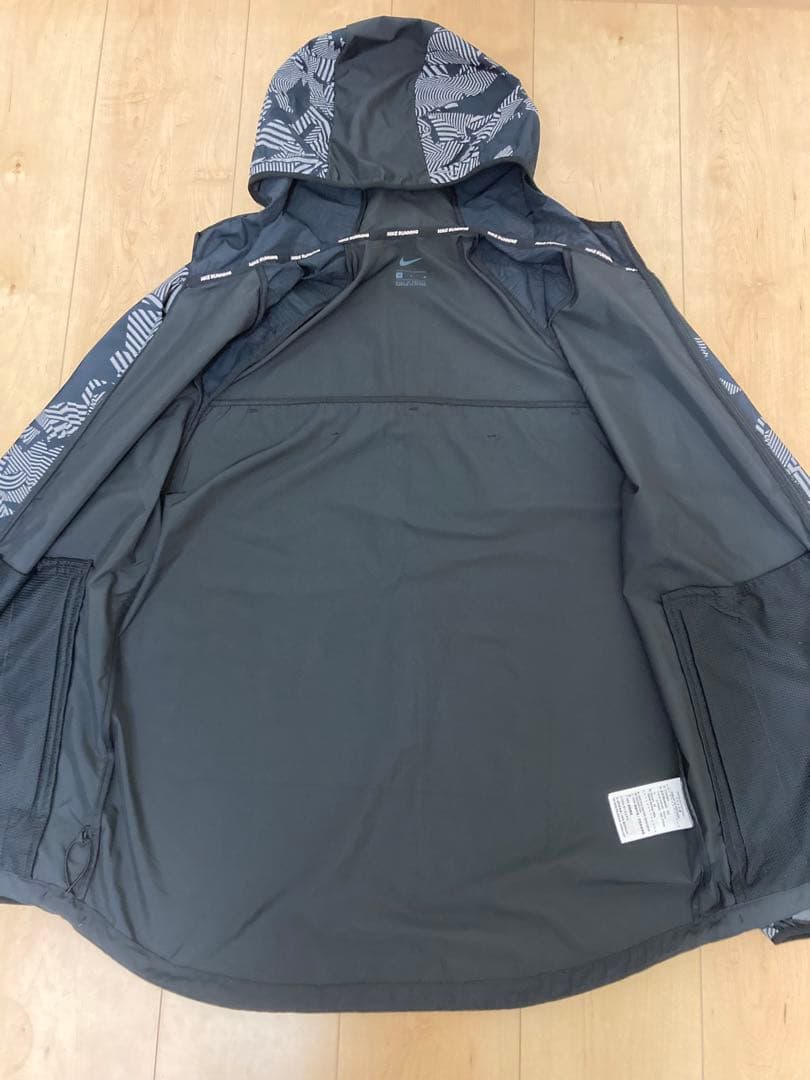 ナイキ エッセンシャルフラッシュフーディジャケット ウインド
